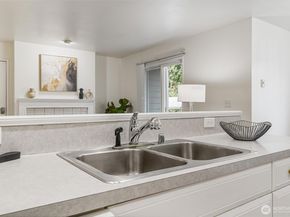 6525 200th Street SW 101, Lynnwood WA 98036