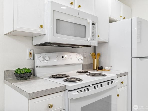 6525 200th Street SW 101, Lynnwood WA 98036