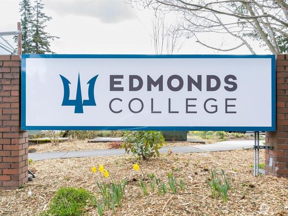 6525 200th Street SW 101, Lynnwood WA 98036