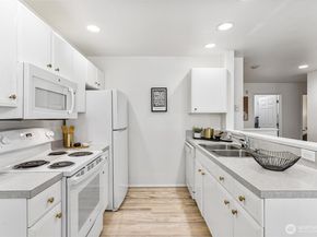 6525 200th Street SW 101, Lynnwood WA 98036