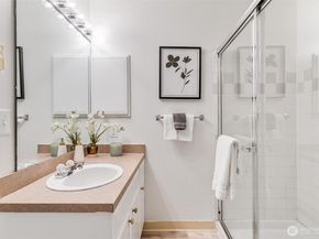 6525 200th Street SW 101, Lynnwood WA 98036