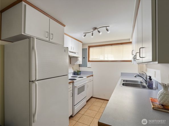16631 Sylvester Road SW, Burien WA 98166