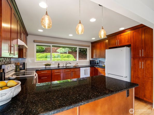 16631 Sylvester Road SW, Burien WA 98166