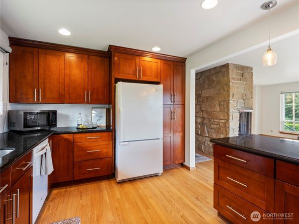 16631 Sylvester Road SW, Burien WA 98166