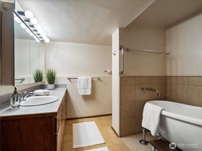 16631 Sylvester Road SW, Burien WA 98166