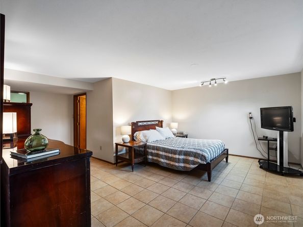 16631 Sylvester Road SW, Burien WA 98166
