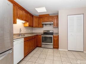 4308 NE Sunset Boulevard B5, Renton WA 98059