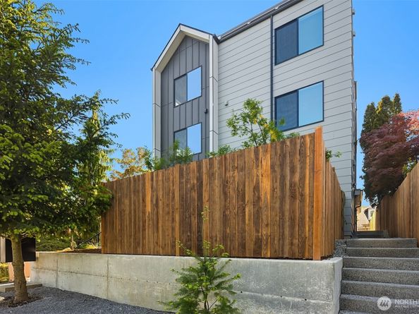 8513 19th Avenue NW A, Seattle WA 98117