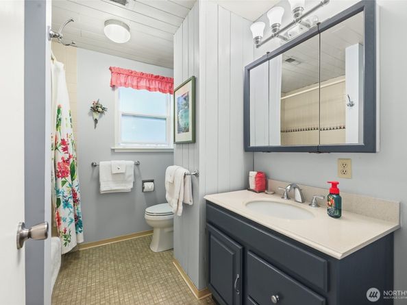 27428 97th Avenue SW, Vashon WA 98070