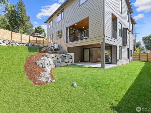 18520 83rd Avenue NE, Kenmore WA 98028