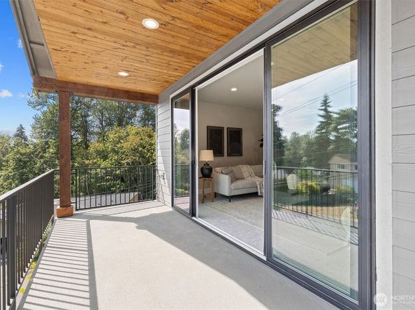 18520 83rd Avenue NE, Kenmore WA 98028