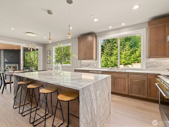 18520 83rd Avenue NE, Kenmore WA 98028