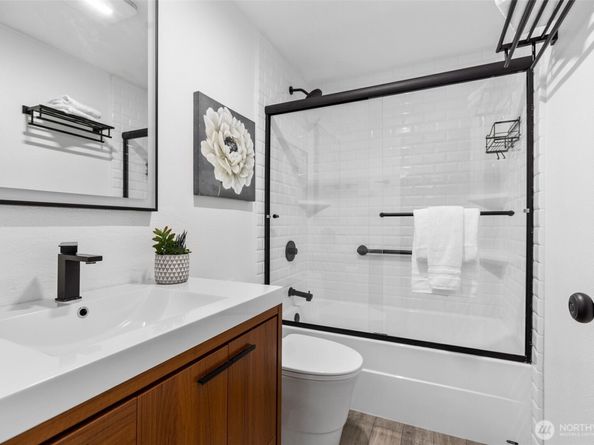 3661 Phinney Avenue N 407, Seattle WA 98103