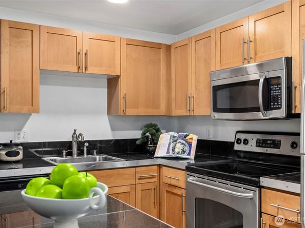 3661 Phinney Avenue N 407, Seattle WA 98103