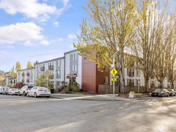 3661 Phinney Avenue N 407, Seattle WA 98103