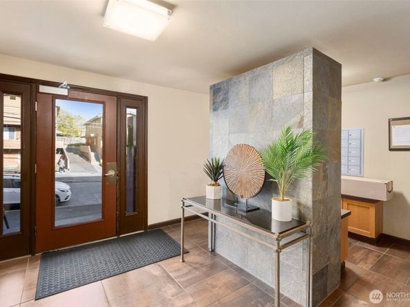 3661 Phinney Avenue N 407, Seattle WA 98103