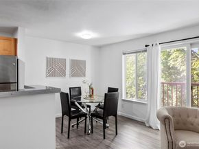 3661 Phinney Avenue N 407, Seattle WA 98103