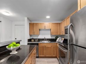 3661 Phinney Avenue N 407, Seattle WA 98103