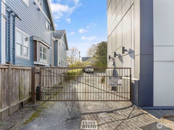 3661 Phinney Avenue N 407, Seattle WA 98103