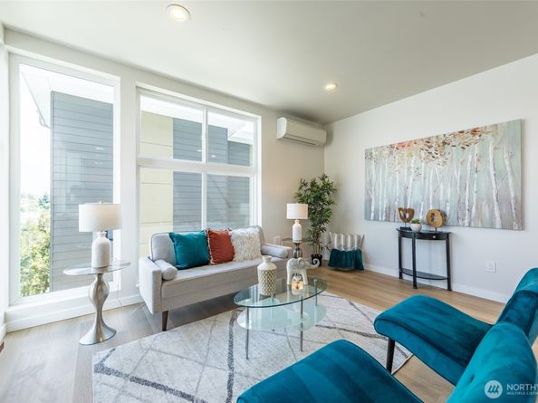 1015 Sturgus Avenue S A, Seattle WA 98144