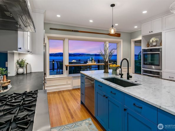 4216 55th Avenue NE, Seattle WA 98105
