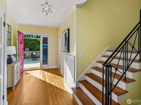 4216 55th Avenue NE, Seattle WA 98105