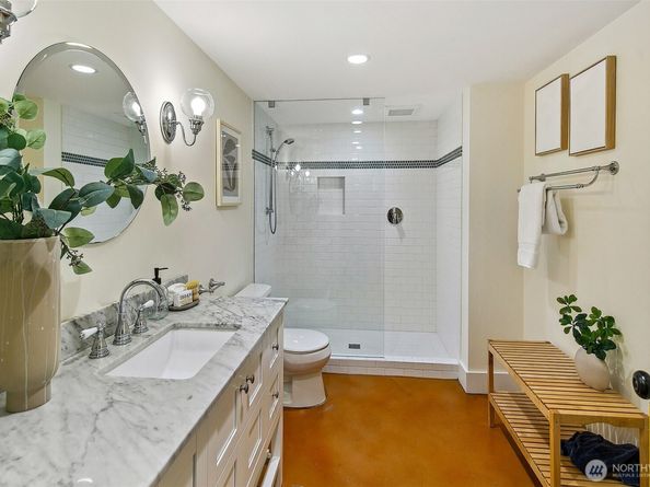 4216 55th Avenue NE, Seattle WA 98105