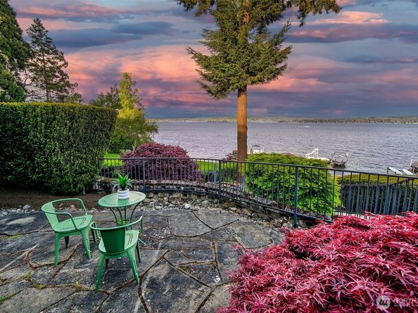 4216 55th Avenue NE, Seattle WA 98105