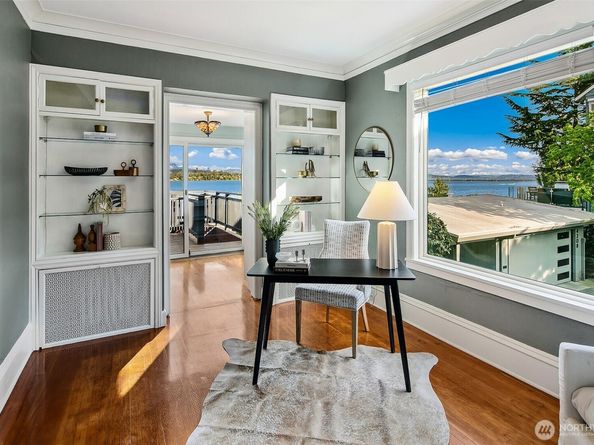 4216 55th Avenue NE, Seattle WA 98105