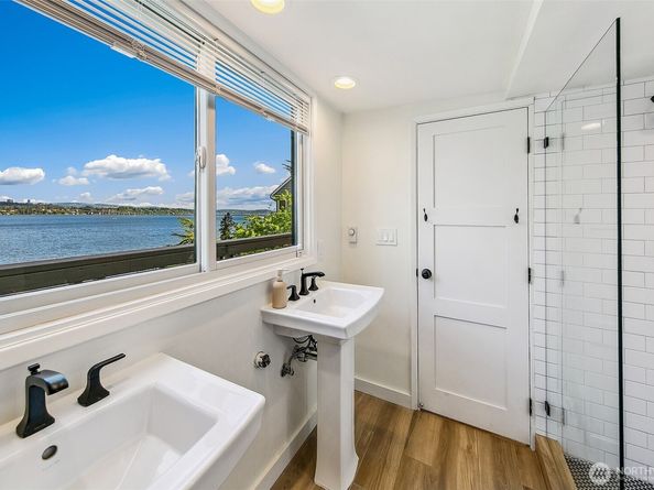 4216 55th Avenue NE, Seattle WA 98105