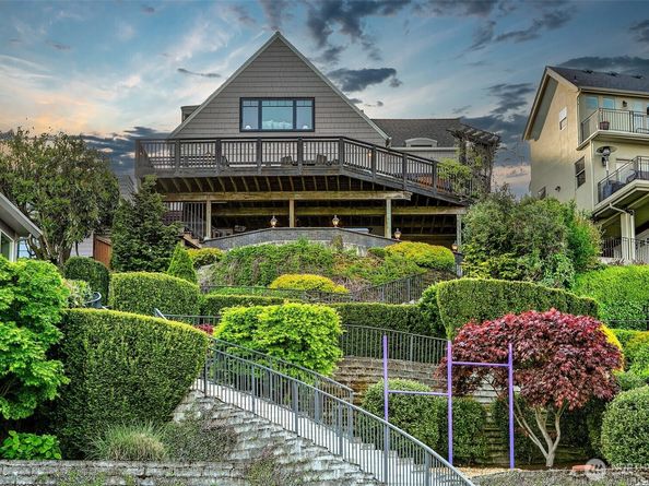 4216 55th Avenue NE, Seattle WA 98105