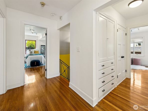 4216 55th Avenue NE, Seattle WA 98105