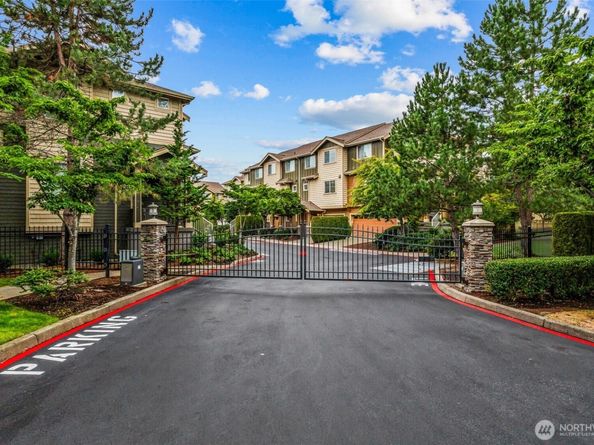 4660 NE 3rd Court J3, Renton WA 98059