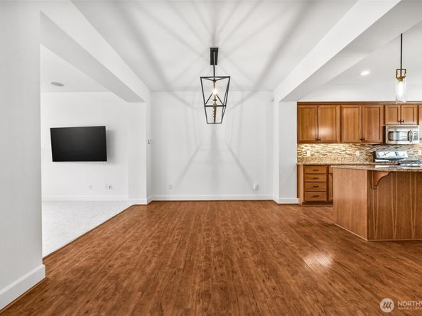 4660 NE 3rd Court J3, Renton WA 98059