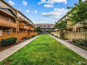 4660 NE 3rd Court J3, Renton WA 98059