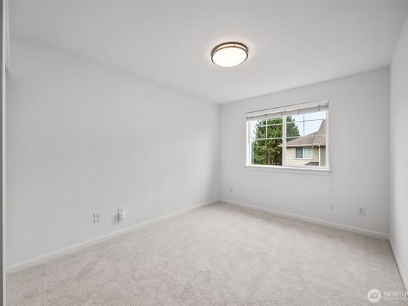 4660 NE 3rd Court J3, Renton WA 98059