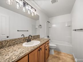 4660 NE 3rd Court J3, Renton WA 98059