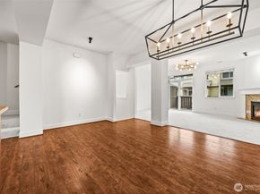 4660 NE 3rd Court J3, Renton WA 98059