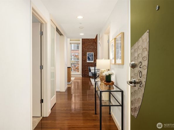 2324 1st Avenue 202, Seattle WA 98121