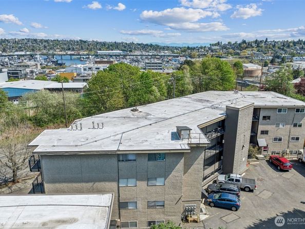 4051 Gilman Avenue W, Seattle WA 98199
