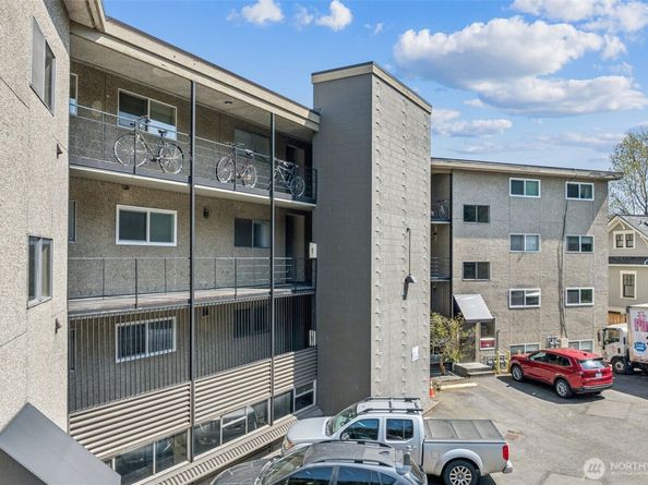 4051 Gilman Avenue W, Seattle WA 98199