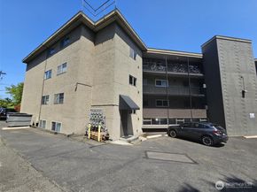 4051 Gilman Avenue W, Seattle WA 98199