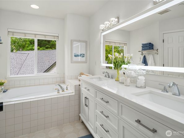 16760 128th Place NE, Woodinville WA 98072