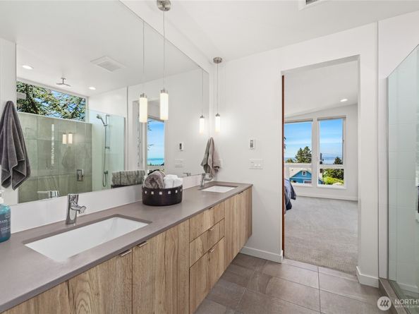 6710 36th Avenue SW A, Seattle WA 98126