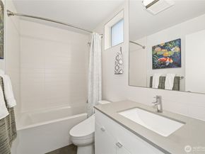 6710 36th Avenue SW A, Seattle WA 98126