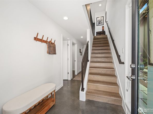 6710 36th Avenue SW A, Seattle WA 98126