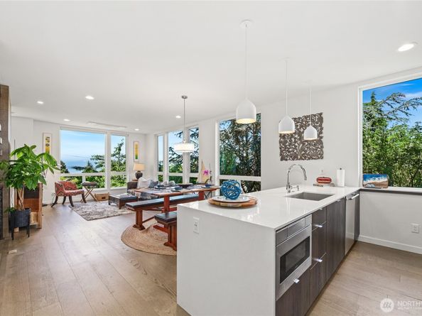 6710 36th Avenue SW A, Seattle WA 98126