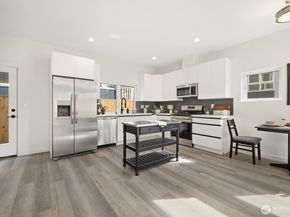 5984 26th Avenue SW B, Seattle WA 98106