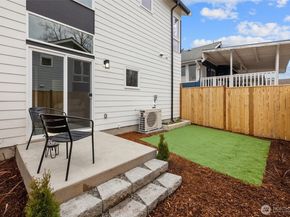 5984 26th Avenue SW B, Seattle WA 98106