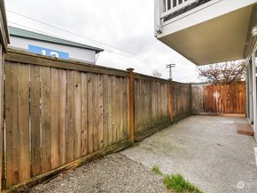 5021 Ripley Lane N 112, Renton WA 98056
